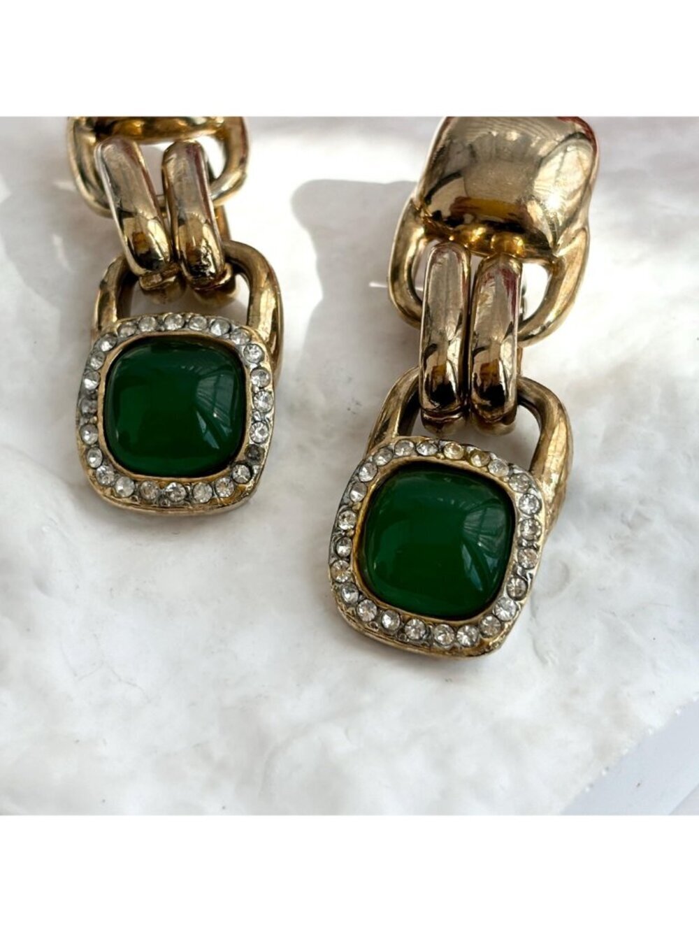 Geometric Green Stone 80's Gold Toned Vintage Post Back Costume Jewelry Earrings - Picture 2 of 11